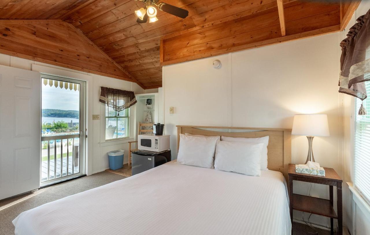 Half Moon Motel & Cottages Weirs Beach Exteriör bild