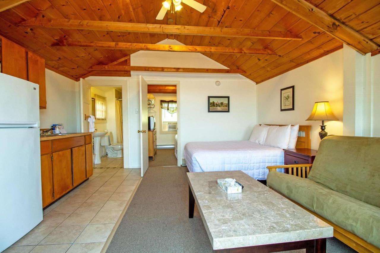 Half Moon Motel & Cottages Weirs Beach Exteriör bild