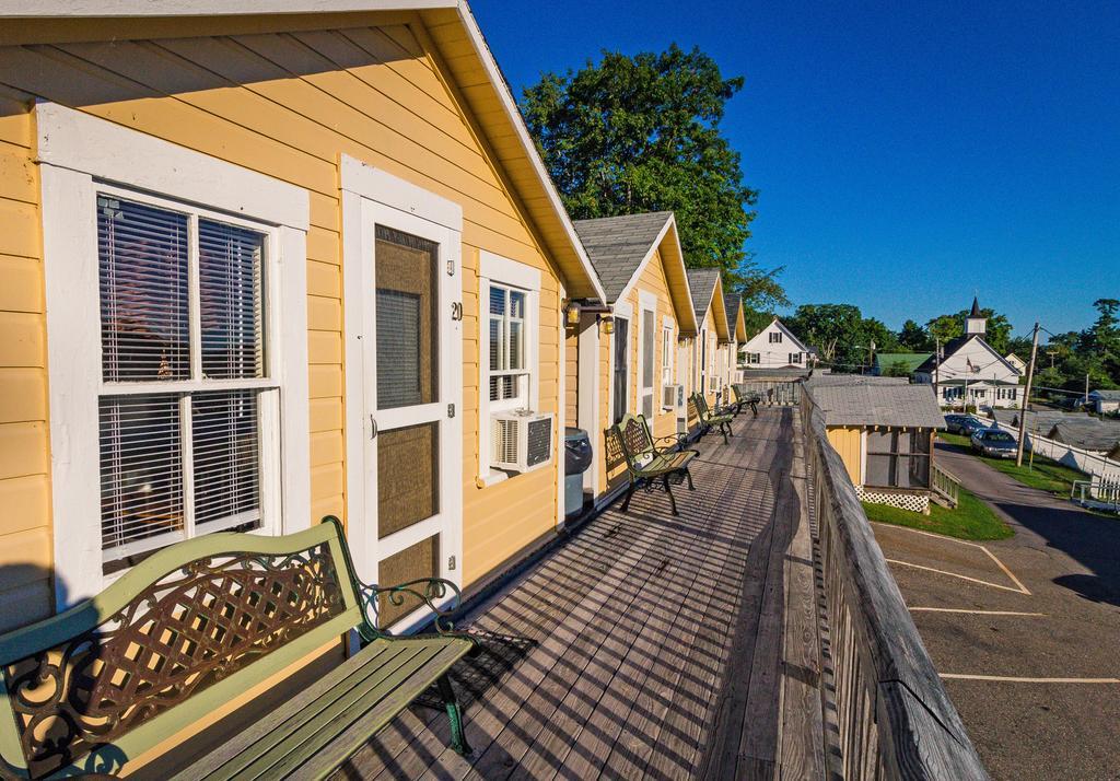 Half Moon Motel & Cottages Weirs Beach Exteriör bild