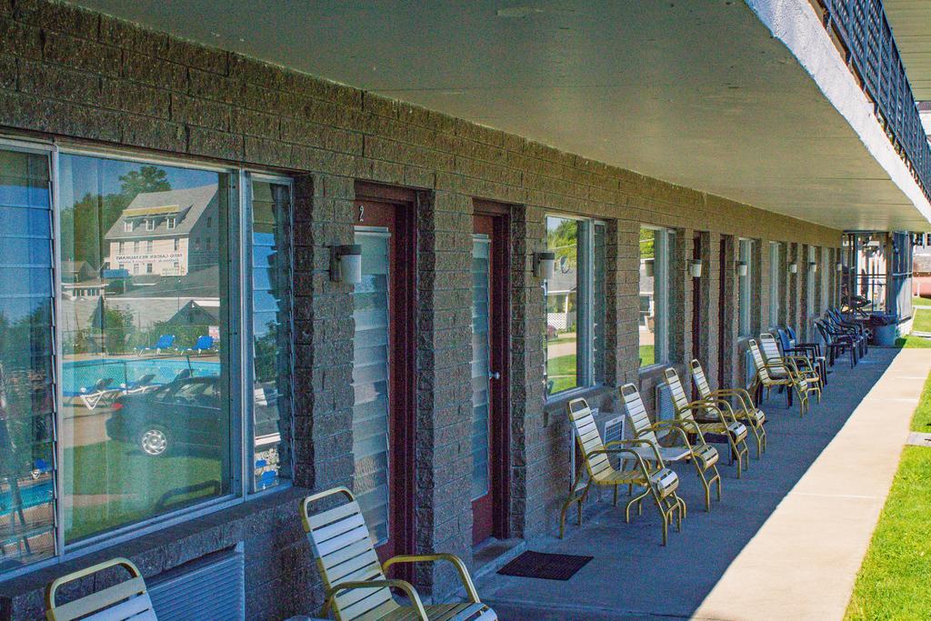Half Moon Motel & Cottages Weirs Beach Exteriör bild