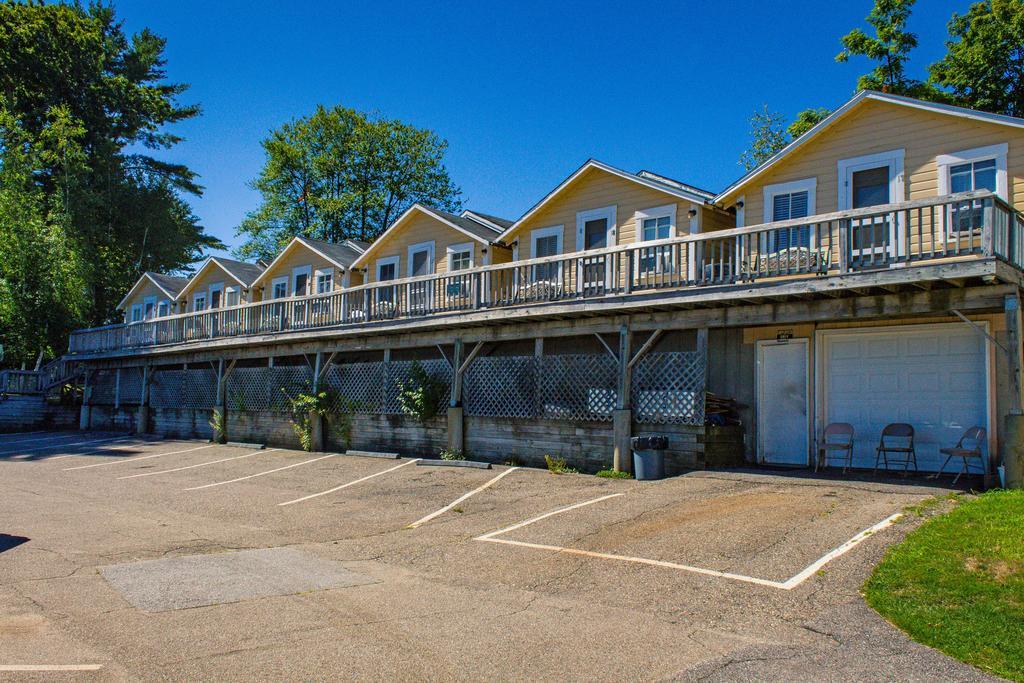 Half Moon Motel & Cottages Weirs Beach Exteriör bild