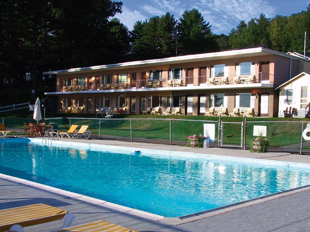 Half Moon Motel & Cottages Weirs Beach Exteriör bild