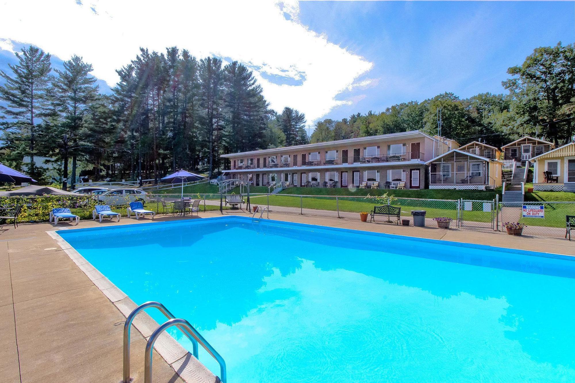 Half Moon Motel & Cottages Weirs Beach Exteriör bild