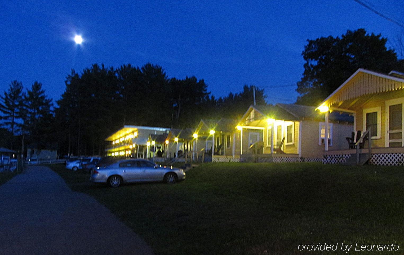 Half Moon Motel & Cottages Weirs Beach Exteriör bild