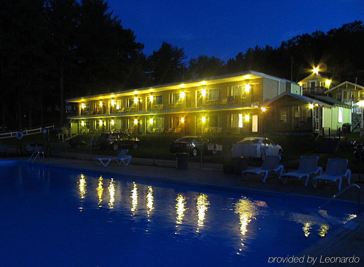 Half Moon Motel & Cottages Weirs Beach Exteriör bild