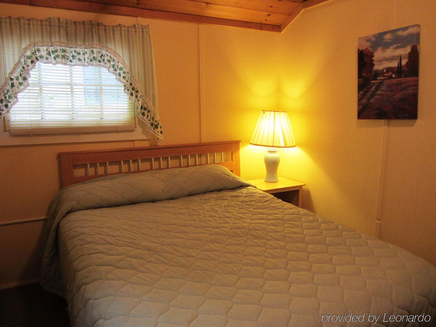 Half Moon Motel & Cottages Weirs Beach Exteriör bild