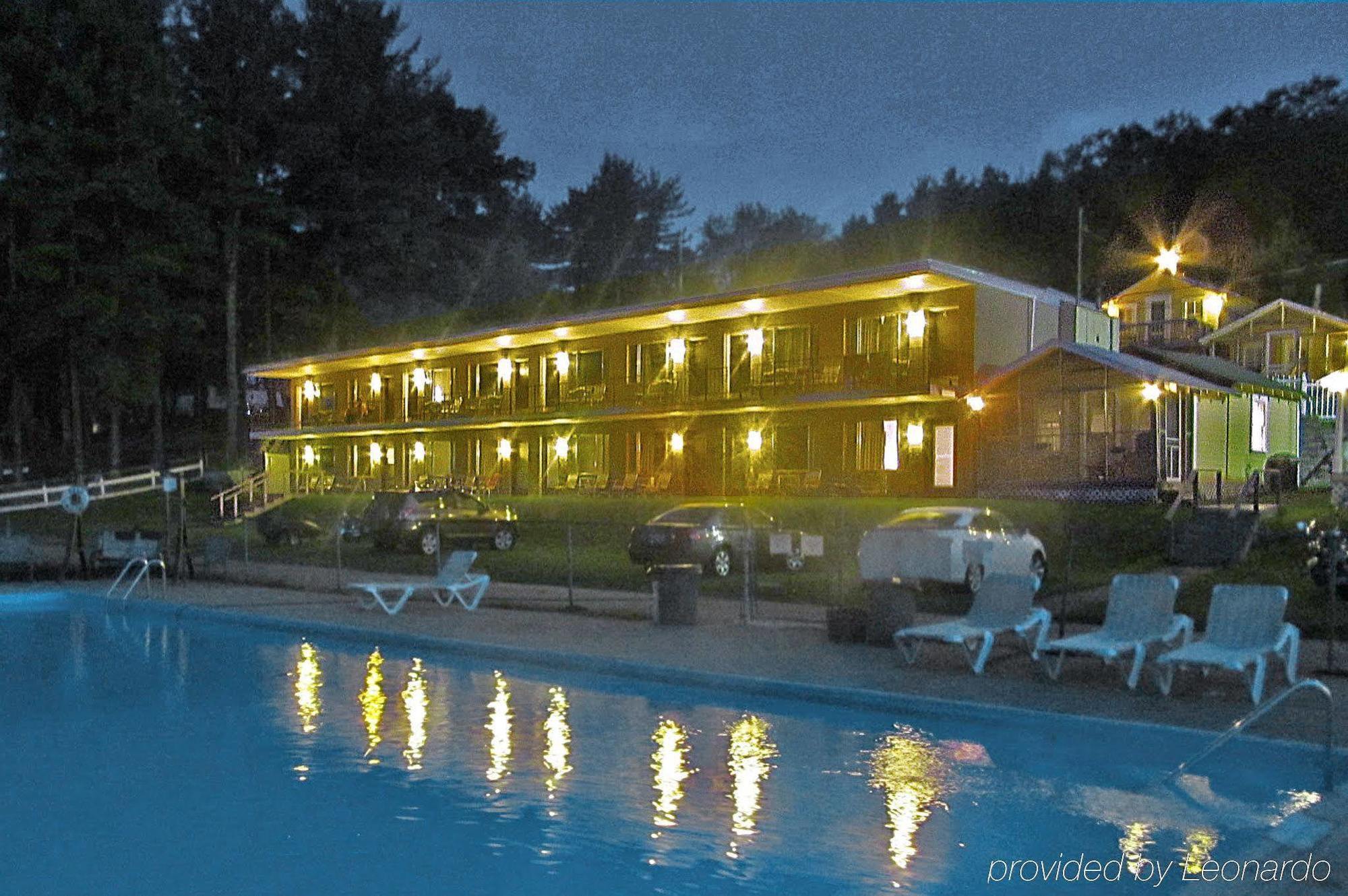 Half Moon Motel & Cottages Weirs Beach Exteriör bild