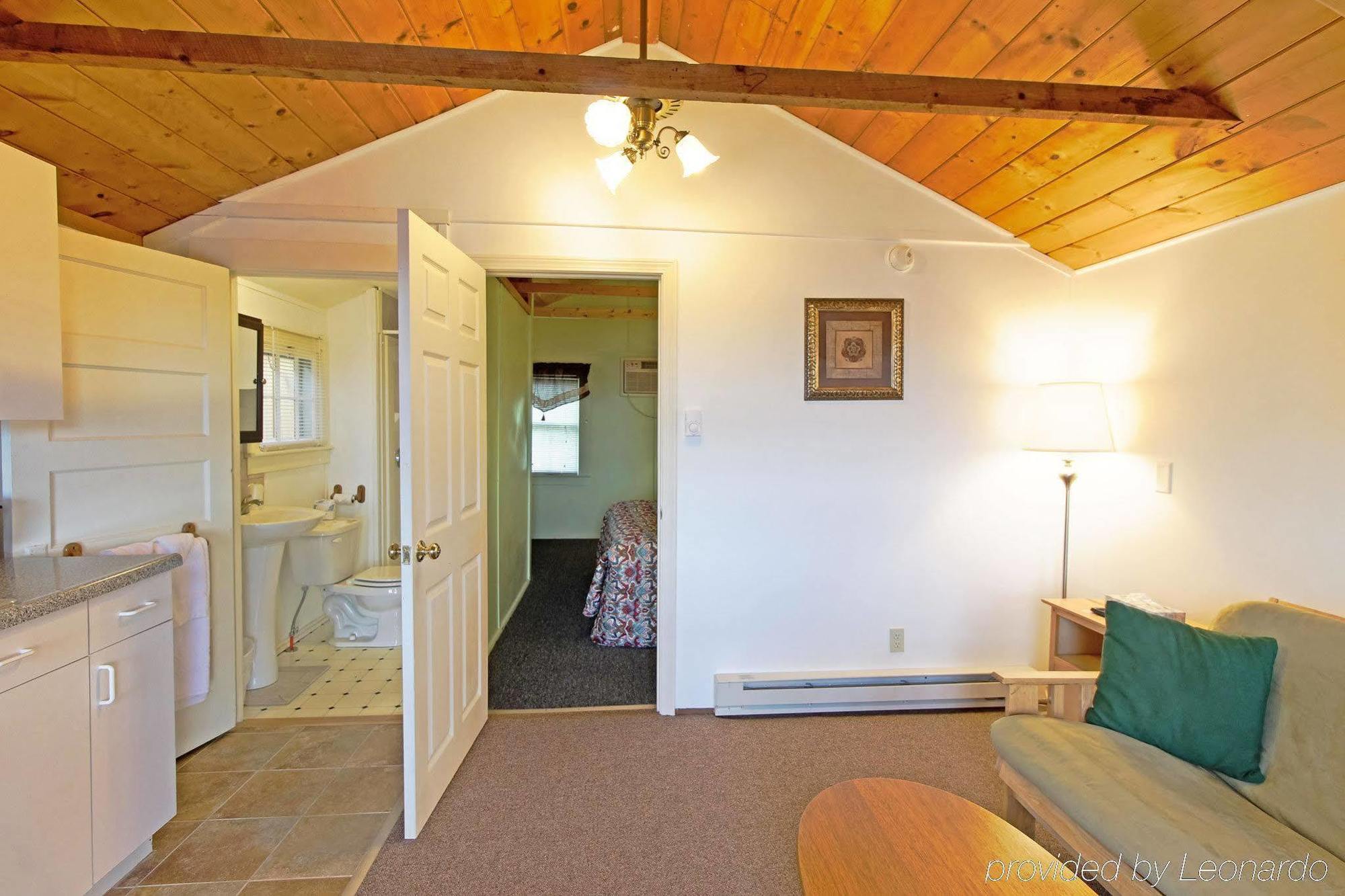 Half Moon Motel & Cottages Weirs Beach Exteriör bild
