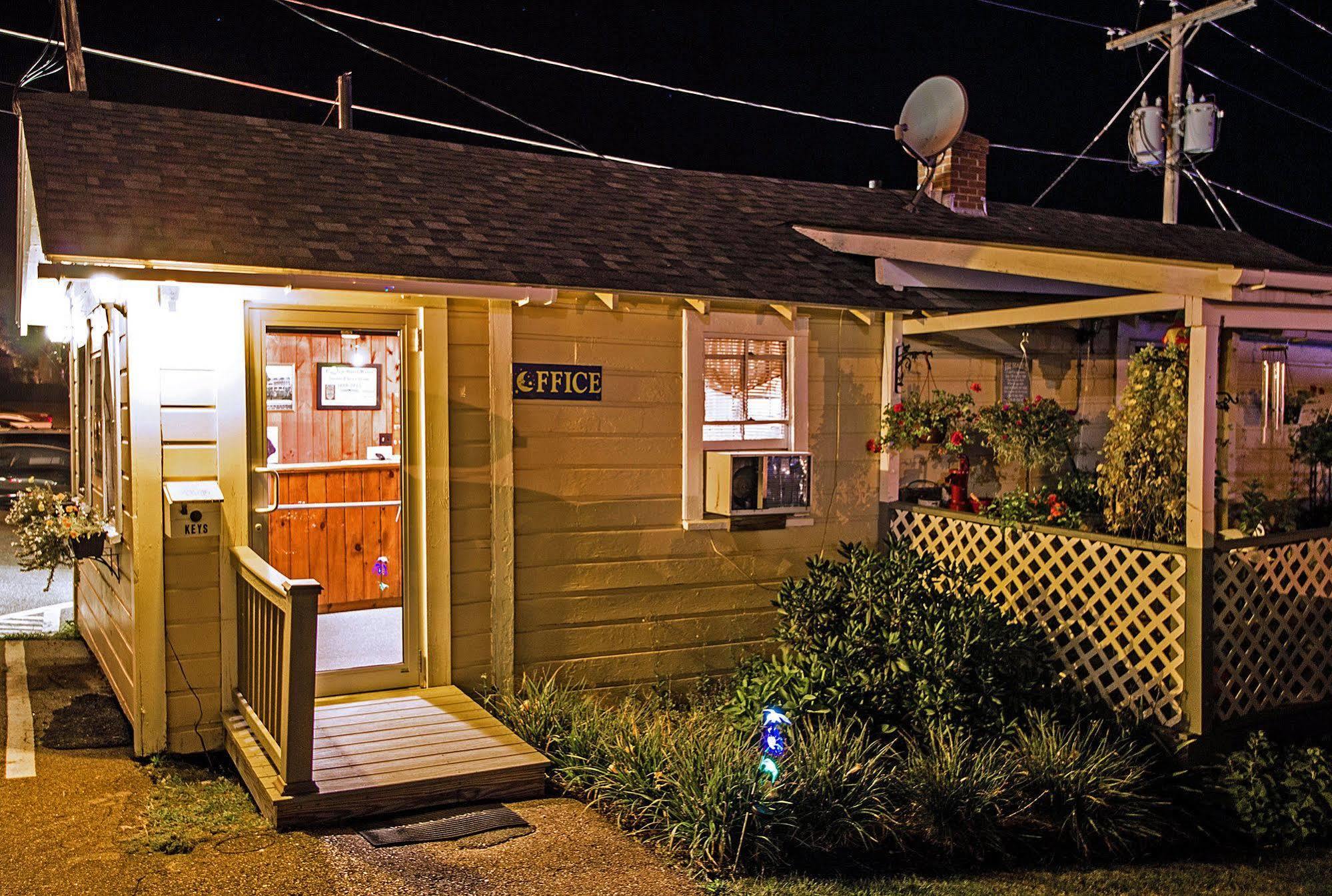 Half Moon Motel & Cottages Weirs Beach Exteriör bild
